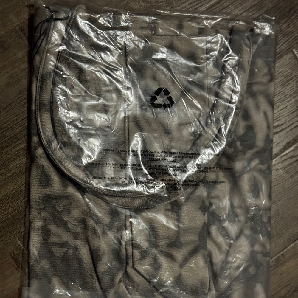 NWT Alo Yoga Iconic Shopper Tote Gray Tie-Dye - Picture 3 of 3